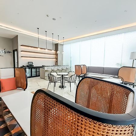 The Excelsior Hotel Las Piñas Bagian luar foto