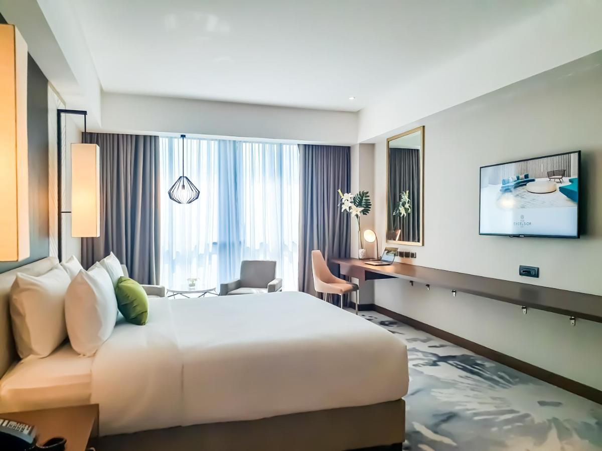The Excelsior Hotel Las Piñas Bagian luar foto
