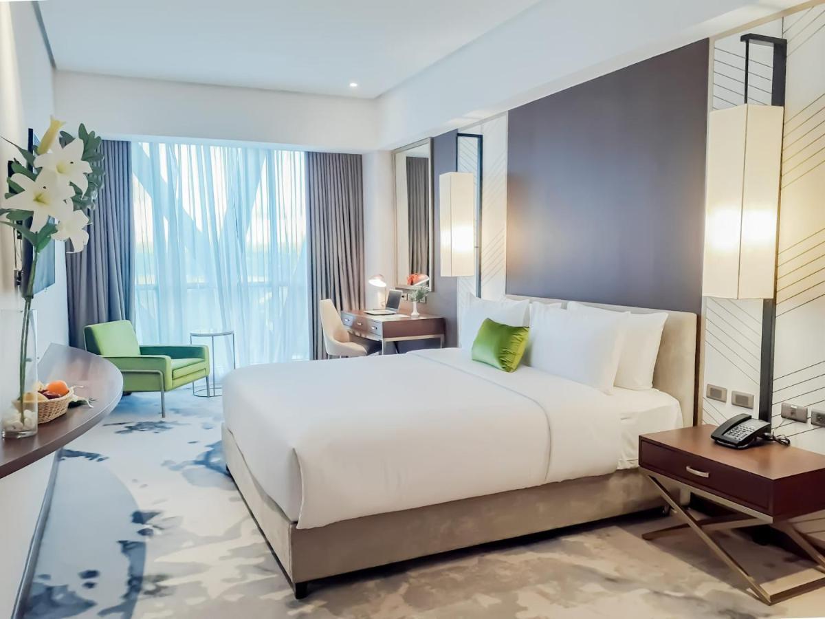 The Excelsior Hotel Las Piñas Bagian luar foto