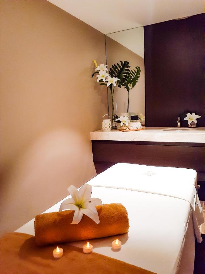 The Excelsior Hotel Las Piñas Bagian luar foto