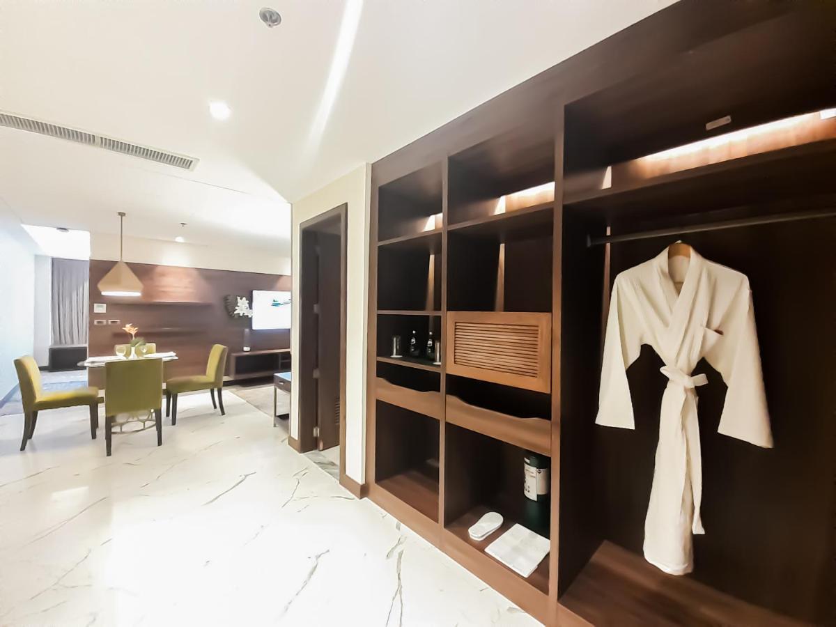 The Excelsior Hotel Las Piñas Bagian luar foto
