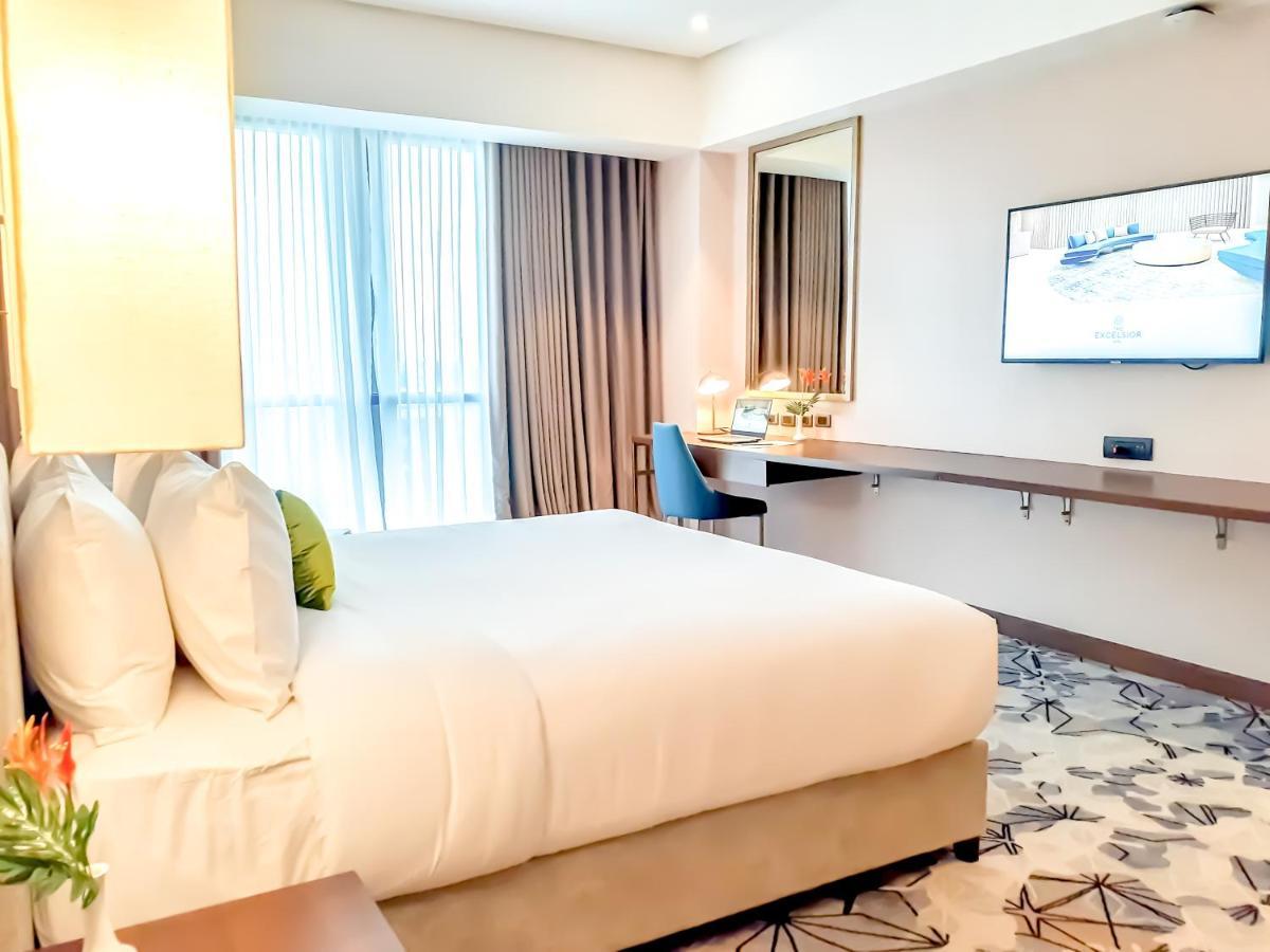 The Excelsior Hotel Las Piñas Bagian luar foto