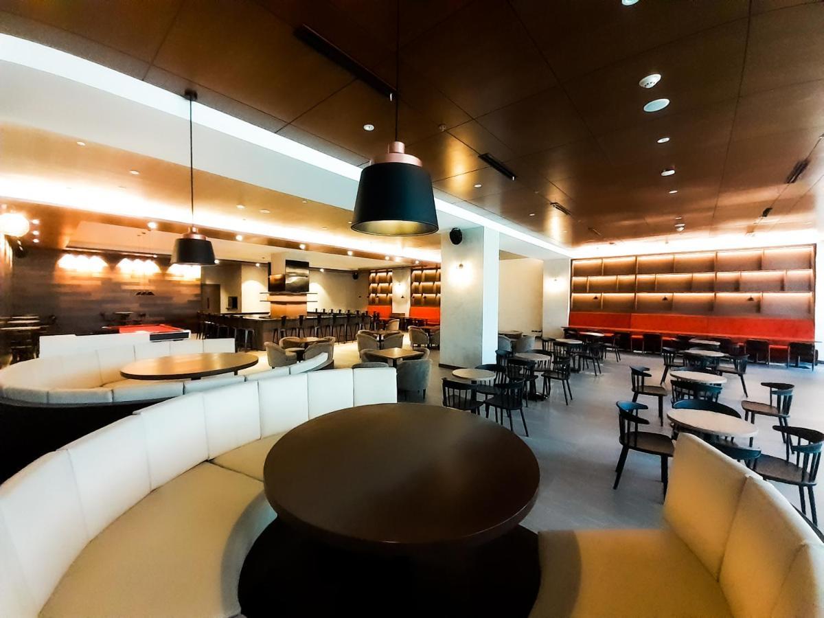 The Excelsior Hotel Las Piñas Bagian luar foto