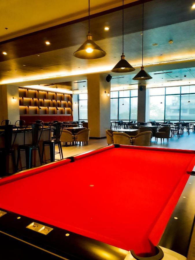 The Excelsior Hotel Las Piñas Bagian luar foto