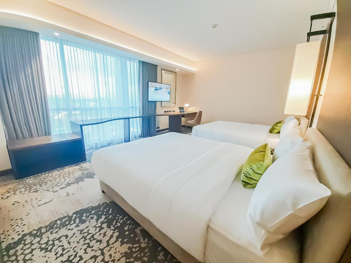 The Excelsior Hotel Las Piñas Bagian luar foto